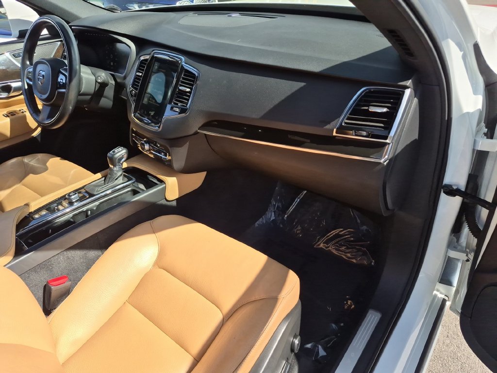 Used 2018 Volvo XC90 T6 Momentum w/ Convenience Package AWD/4WD image 9