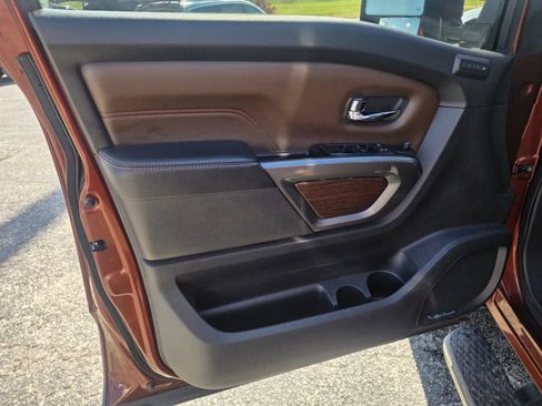 Used 2017 Nissan Titan Platinum Reserve AWD/4WD image 10