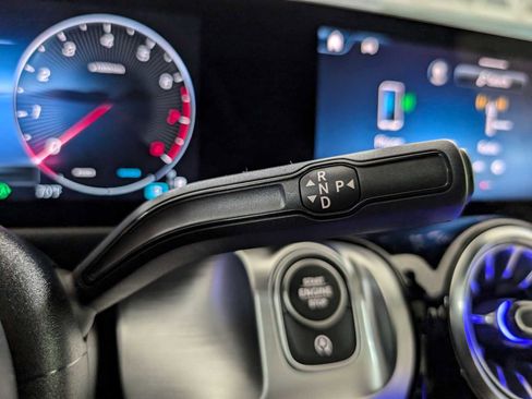 Used 2025 Mercedes-Benz GLB 250 GLB 250 image 30