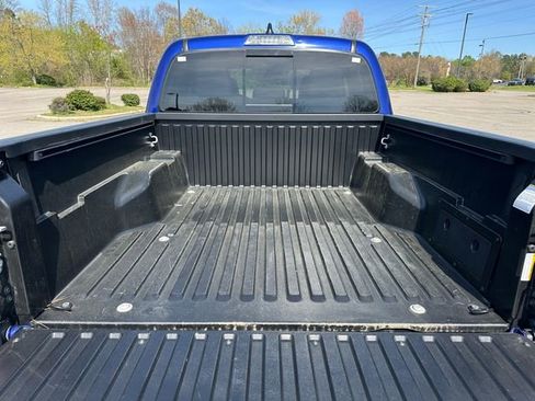 Used 2023 Toyota Tacoma SR5 w/ Technology Package AWD/4WD image 29