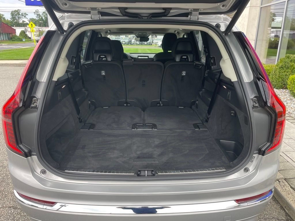 Used 2025 Volvo XC90 B6 Plus AWD/4WD image 12