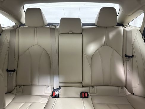 Used 2020 Toyota Avalon XLE w/ Moonroof Package image 22