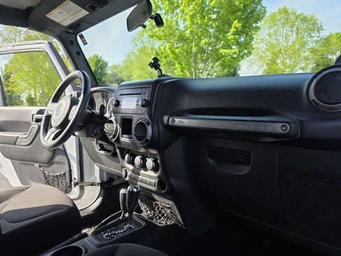 Used 2014 Jeep Wrangler Sport w/ Connectivity Group AWD/4WD image 15