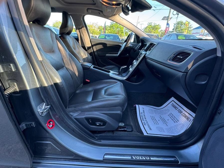 Used 2017 Volvo V60 T5 Premier w/ Convenience Package AWD/4WD image 22