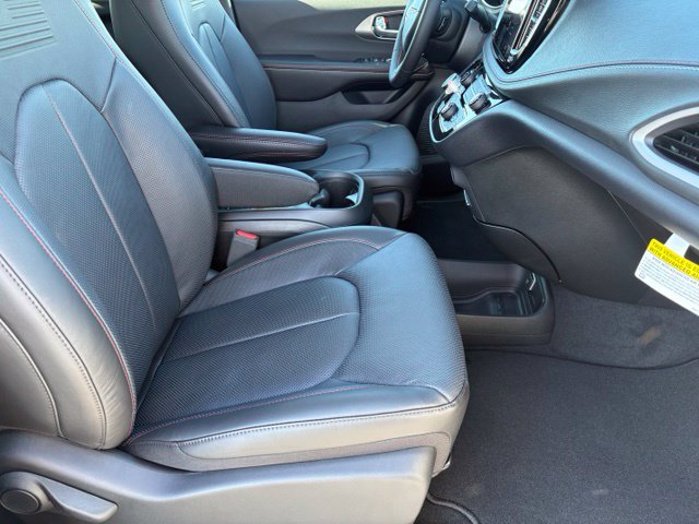 New 2027 Chrysler Pacifica Select FWD image 18
