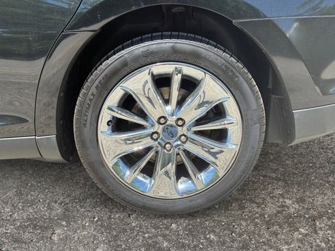 Used 2010 Ford Taurus Limited FWD image 8