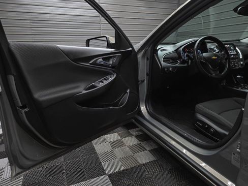 Used 2017 Chevrolet Malibu LT FWD image 31