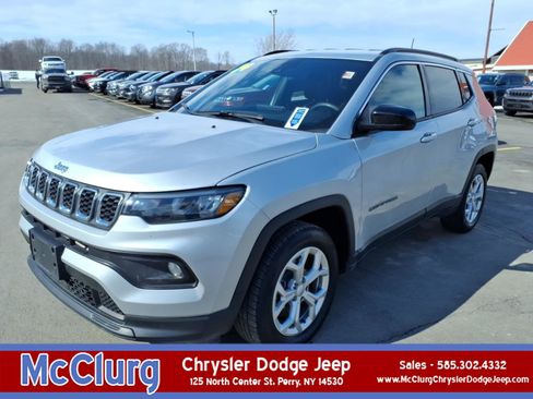 Used 2024 Jeep Compass Latitude AWD/4WD image 1