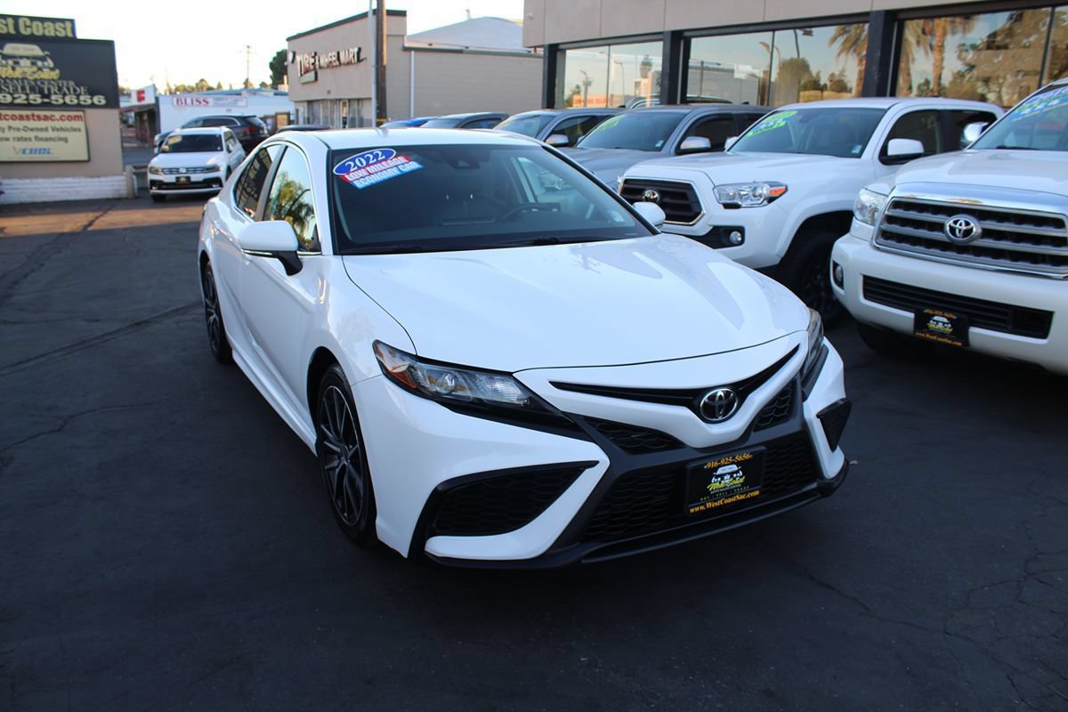 Used 2022 Toyota Camry SE w/ Carpet Mat Package (TMS) FWD image 8
