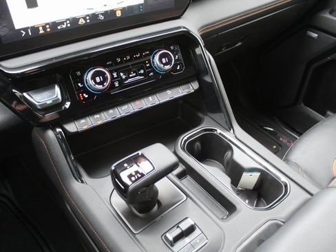 Used 2024 GMC Sierra 1500 AT4 w/ Technology Package image 34