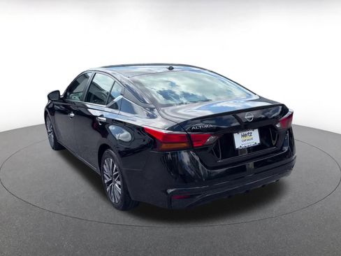 Used 2025 Nissan Altima 2.5 SV FWD image 10