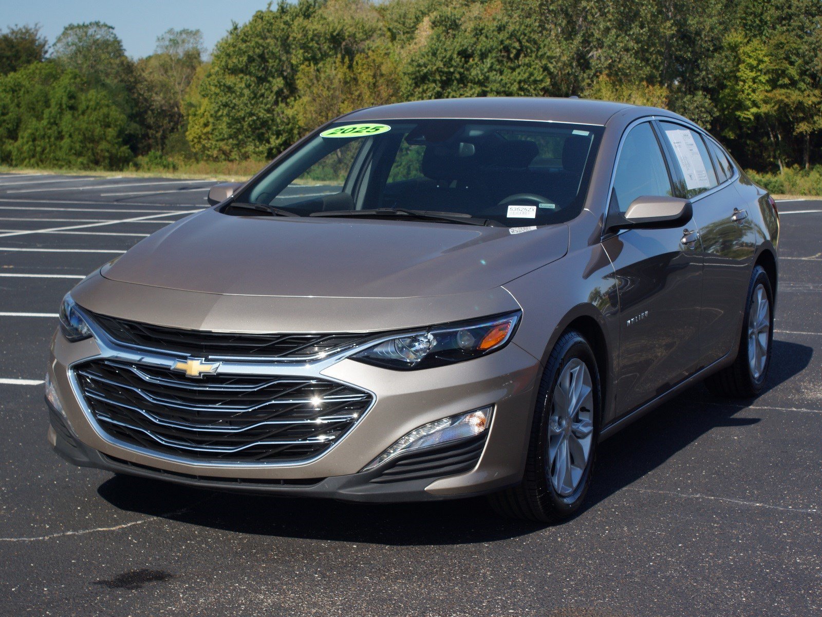 Used 2025 Chevrolet Malibu LT FWD image 2