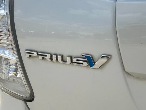 Used 2013 Toyota Prius V Five FWD image 12