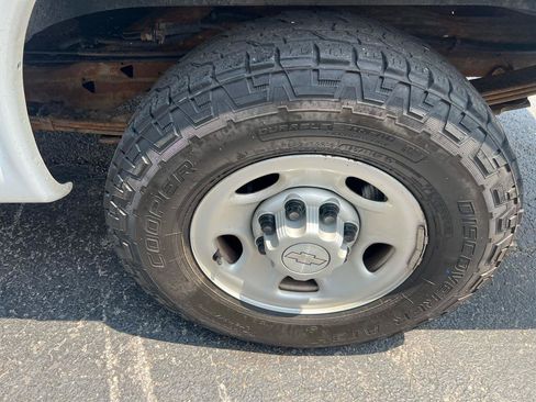 Used 2019 Chevrolet Express 2500 RWD image 20