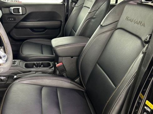 Used 2024 Jeep Wrangler Unlimited Sahara image 12