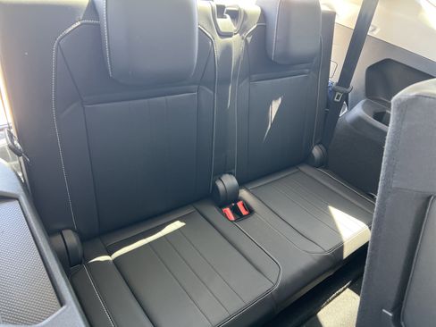 Certified 2023 Volkswagen Tiguan SE w/ Panoramic Sunroof Package image 29