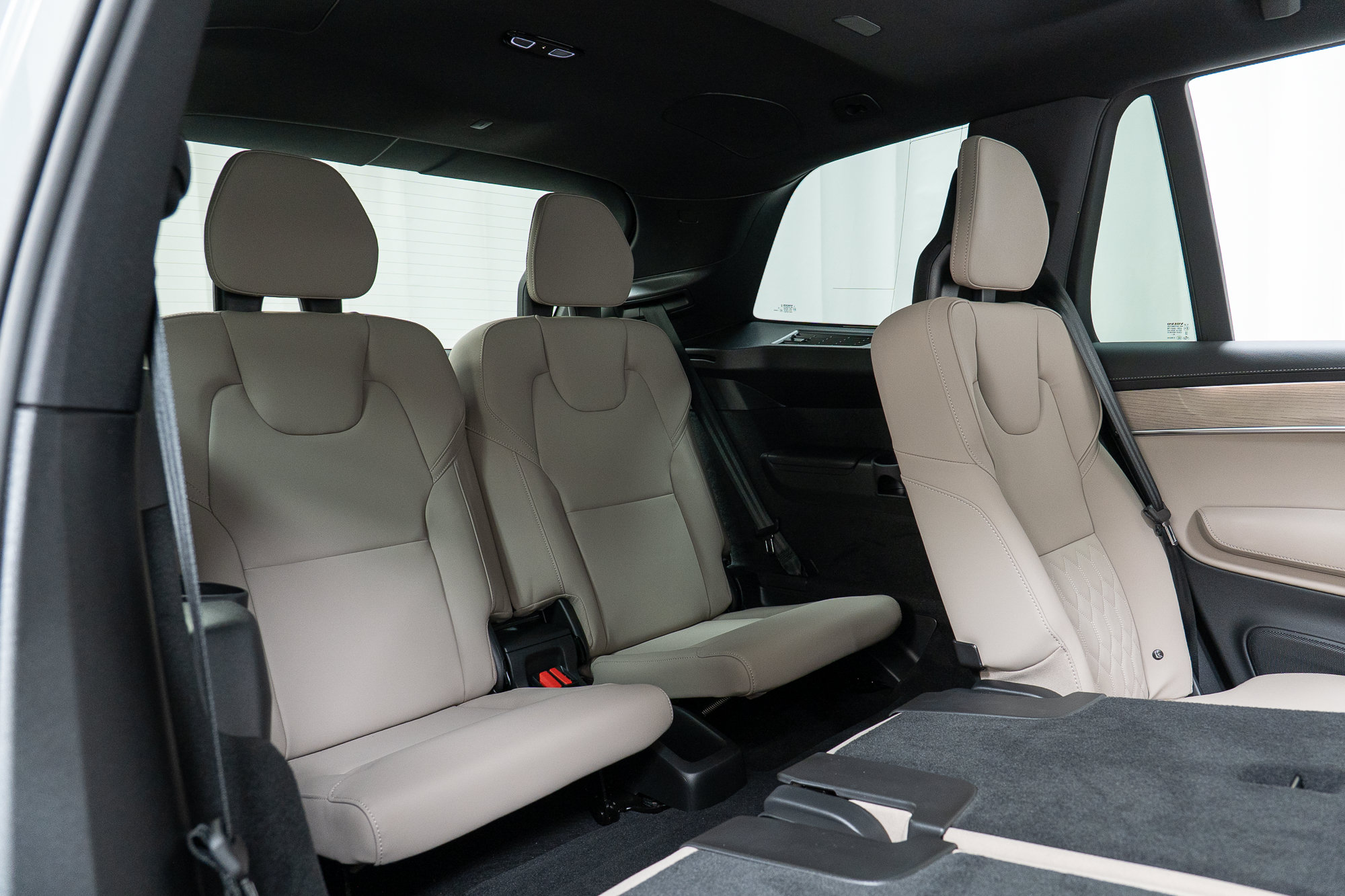 New 2026 Volvo XC90 T8 Plus w/ Protection Package Premier AWD/4WD image 24