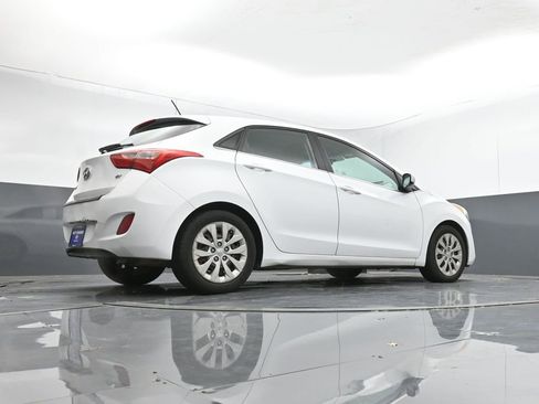 Used 2016 Hyundai Elantra GT image 41