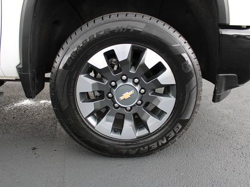 Used 2021 Chevrolet Silverado 2500 Custom w/ Custom Value Package AWD/4WD image 18