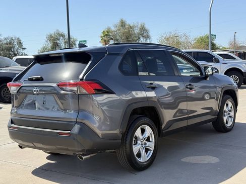 Used 2020 Toyota RAV4 XLE FWD image 4