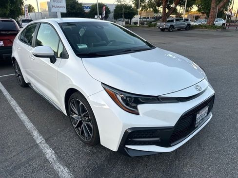 Used 2020 Toyota Corolla SE FWD image 1