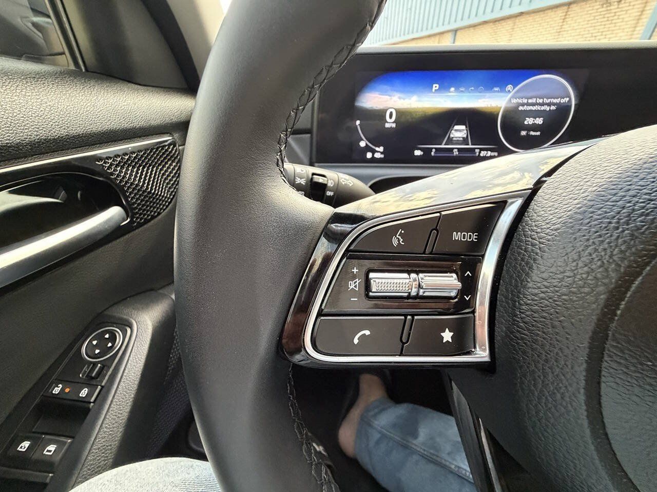 Used 2025 Kia Seltos EX FWD image 31
