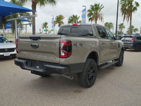 Used 2025 Ford Ranger Lariat w/ Black Appearance Package AWD/4WD image 9