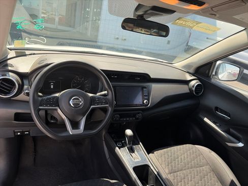 Used 2021 Nissan Kicks SV FWD image 11