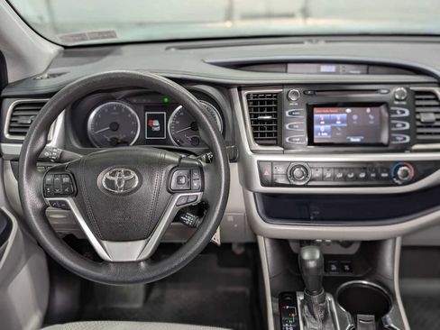 Used 2019 Toyota Highlander LE image 5