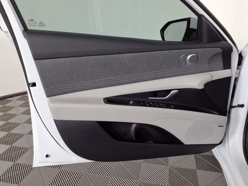 Certified 2024 Hyundai Elantra Limited image 16