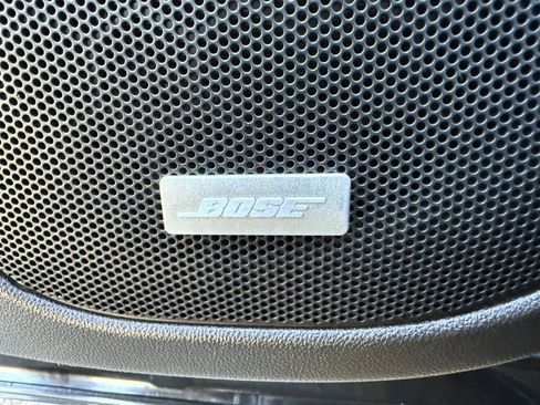 Used 2023 GMC Acadia SLT w/ Preferred Package image 8