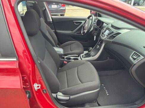 Used 2015 Hyundai Elantra SE w/ Option Group 03 FWD image 9