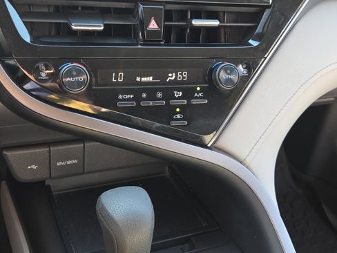 Used 2022 Toyota Camry LE image 24