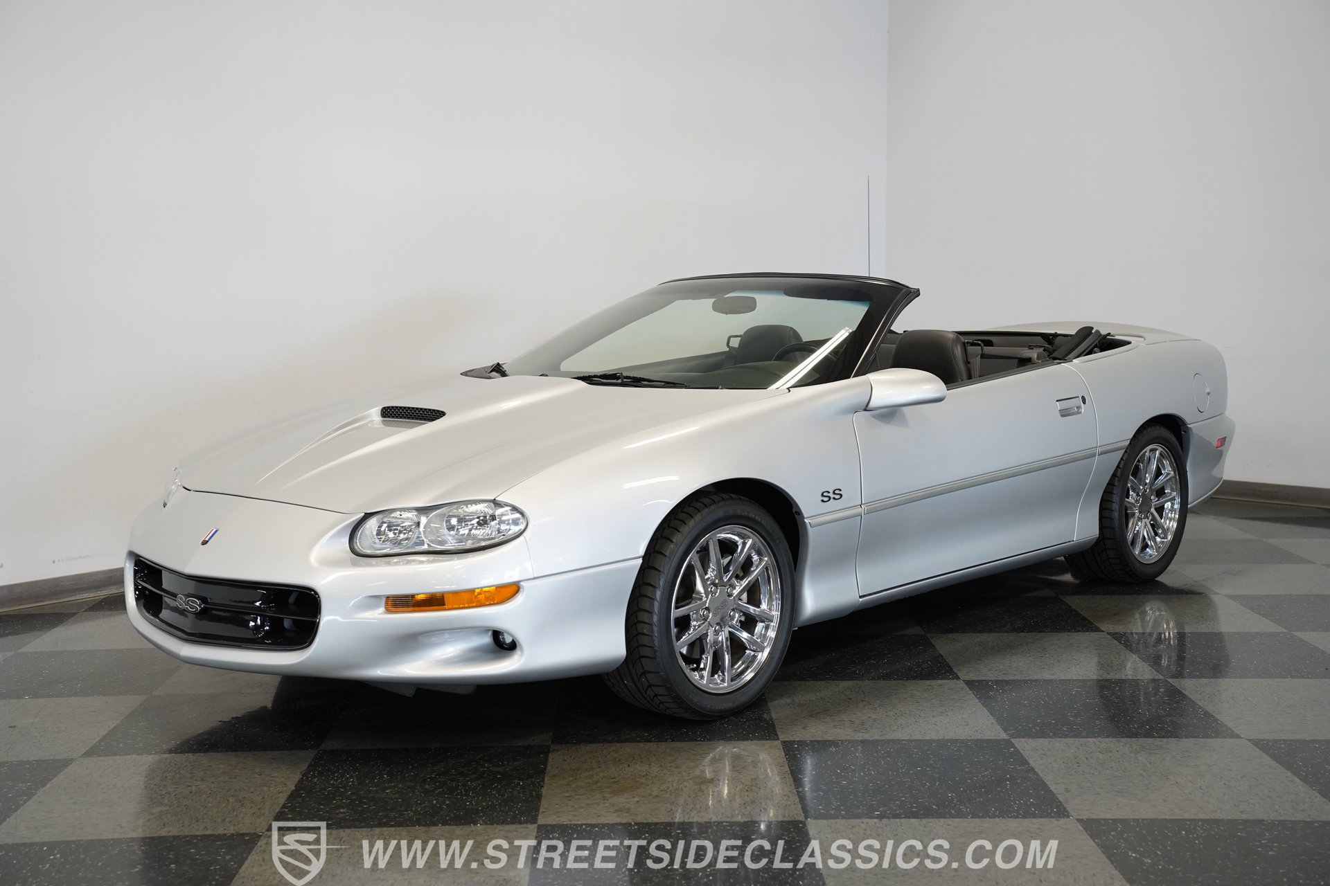 Used 2002 Chevrolet Camaro Z28 w/ SS Performance/Appearance Pkg RWD image 6