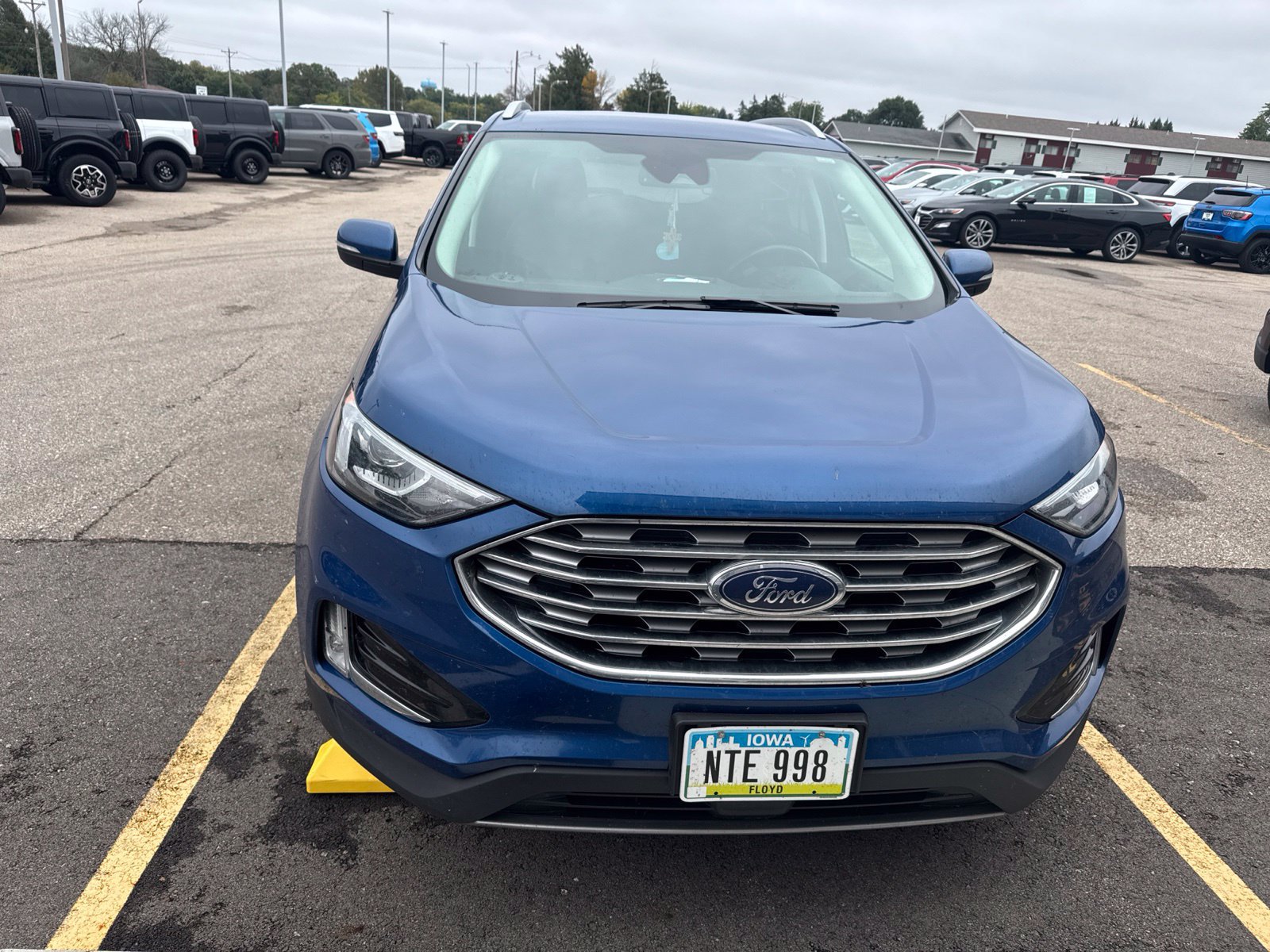 Used 2020 Ford Edge SEL w/ Cold Weather Package FWD image 2
