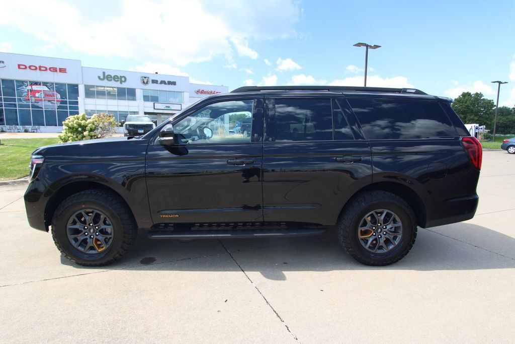Used 2025 Ford Expedition Tremor AWD/4WD image 19