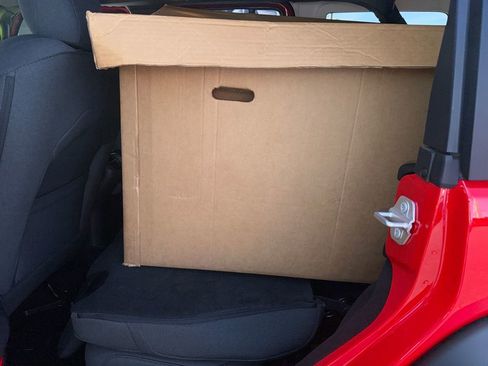 Used 2025 Jeep Wrangler Sport S image 32