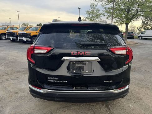 Used 2024 GMC Terrain SLT w/ Infotainment Package II image 4
