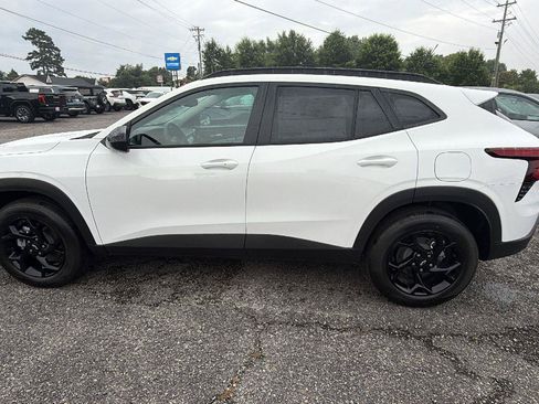 New 2026 Chevrolet Trax LT w/ Driver Confidence Package FWD image 11