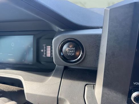 Used 2024 Toyota Tacoma SR image 18