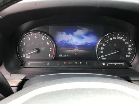 Used 2022 Ford Explorer Limited image 9