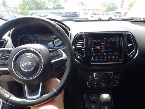 Used 2018 Jeep Compass Limited w/ Navigation Group AWD/4WD image 10