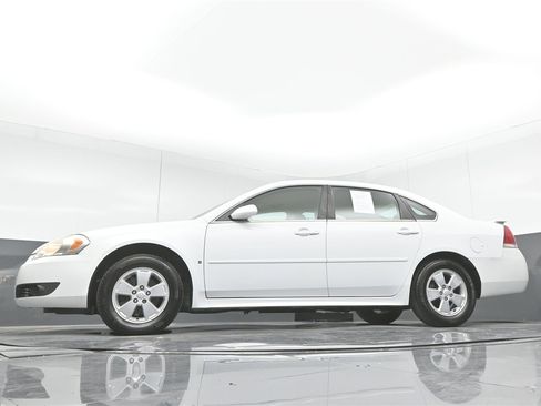 Used 2010 Chevrolet Impala LT w/ Luxury Edition Package image 34