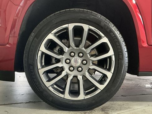 Used 2021 GMC Acadia Denali w/ Denali Ultimate Package AWD/4WD image 13