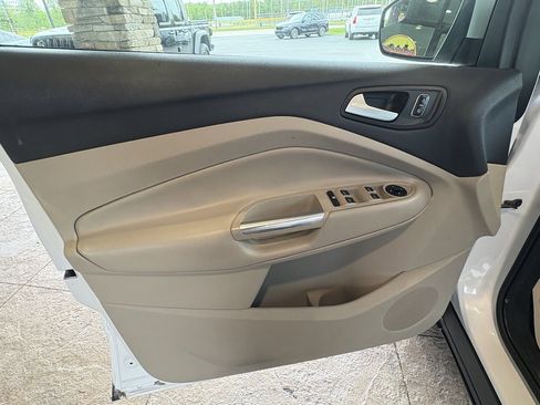 Used 2017 Ford Escape SE FWD image 19
