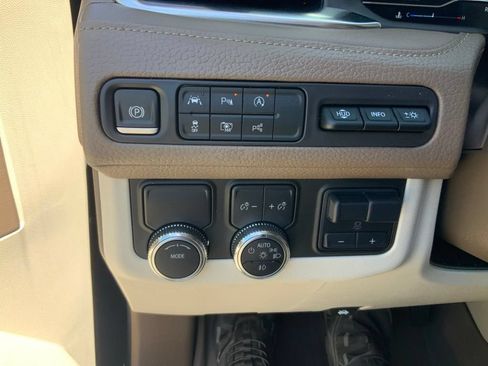 Used 2024 GMC Yukon Denali w/ Advanced Technology Package RWD image 16