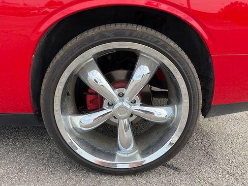 Used 2014 Dodge Challenger SXT RWD image 15