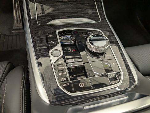 New 2026 BMW X7 M60i image 20