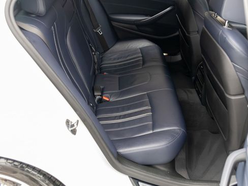 Used 2020 BMW 530e xDrive w/ M Sport Package image 34