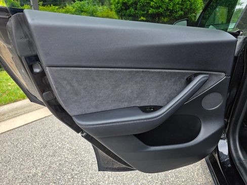 Used 2021 Tesla Model Y Long Range AWD/4WD image 19